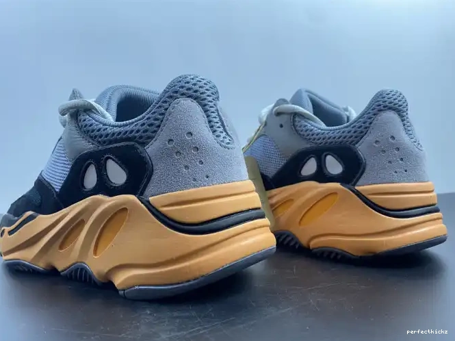 V2 Adidas 700 Yeezy Sun Boost GW0296 0527